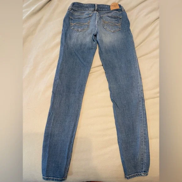 Abercrombie & Fitch Jeans - size 0 - Picture 2 of 3